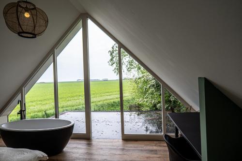 Luxe Vakantiehuis Zeeland — 4-Star Luxury Hotel in Wilhelminadorp, Netherlands