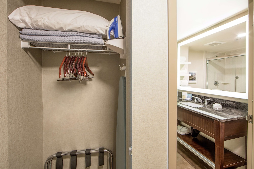 Hampton Inn & Suites Seattle Downtown - photo 37