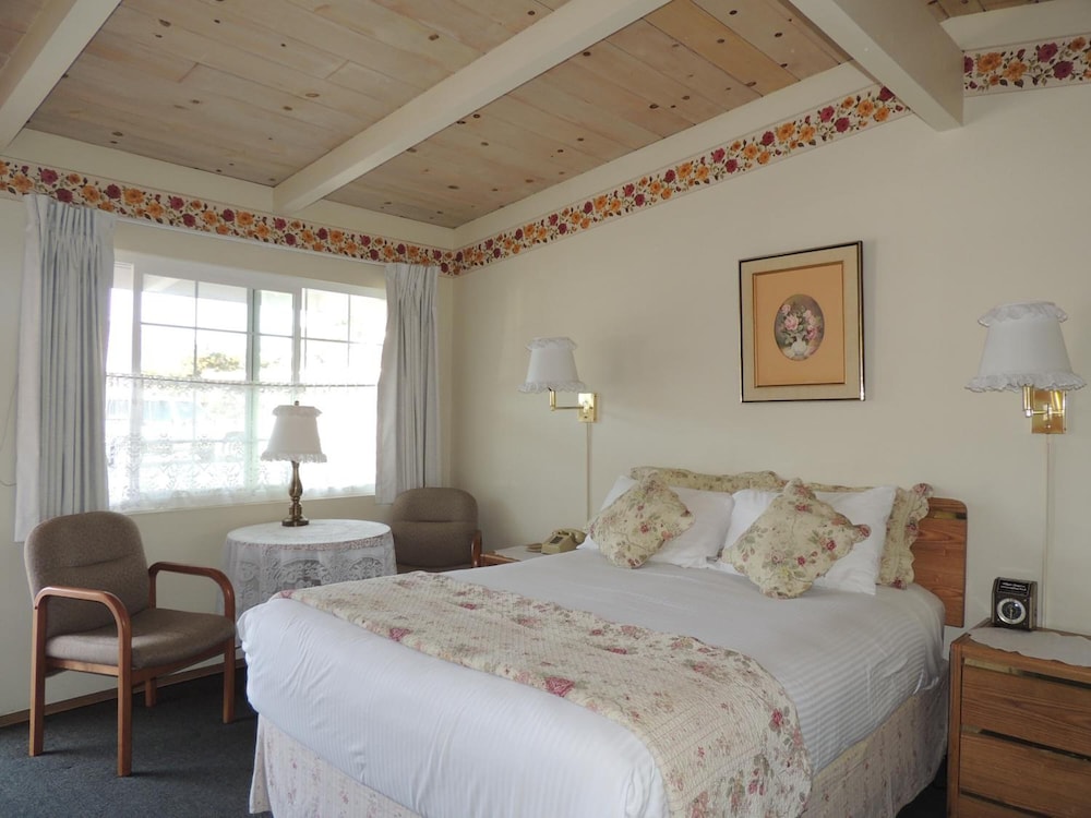 Sundown Inn - photo 22