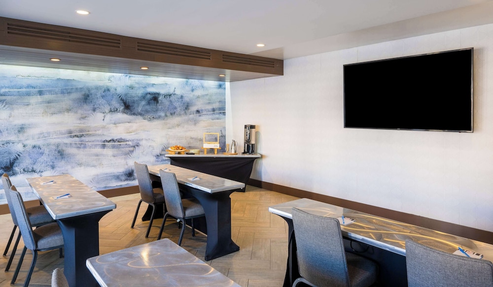 Inn at the Pier Pismo Beach Curio Collection by Hilton - photo 53