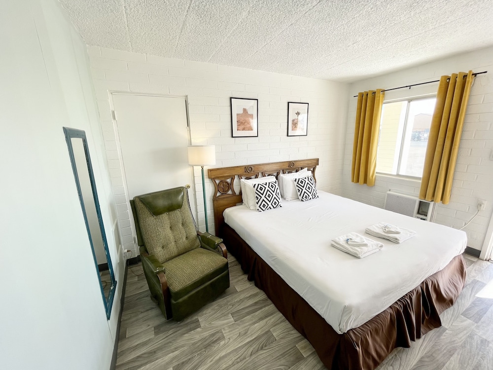 The Postcard Motel - photo 39