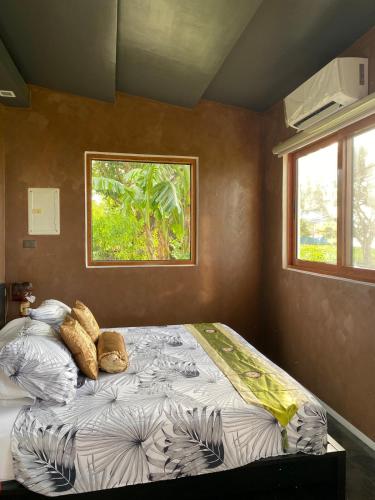 75 Jck - carbon neutral hotel in Jalajala