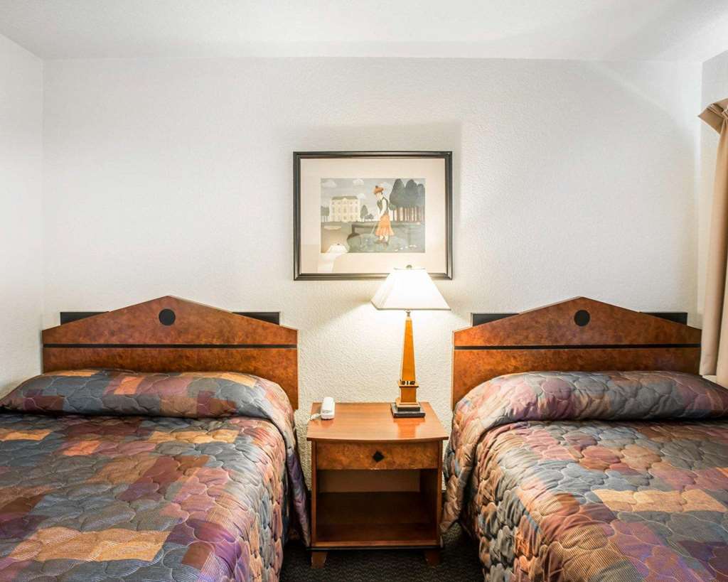 Rodeway Inn Greeley - photo 8