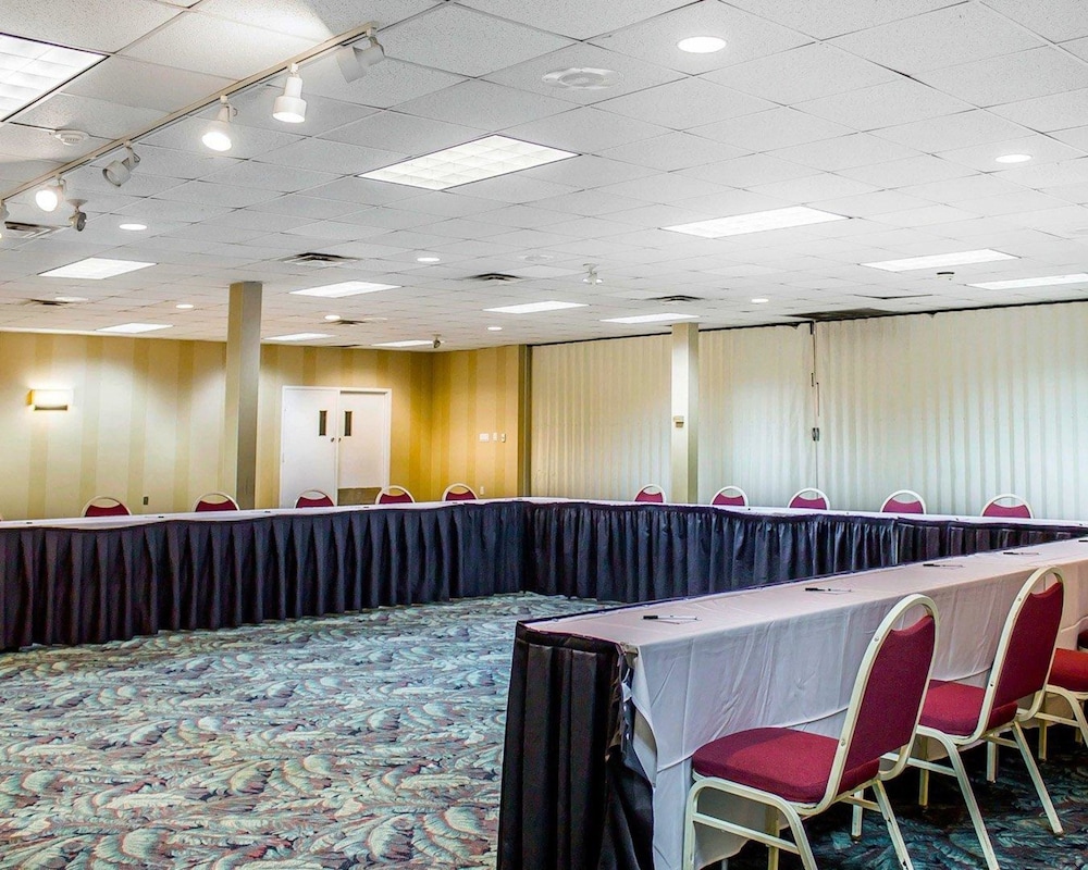Wilkes Barre Inn and Suites - photo 10