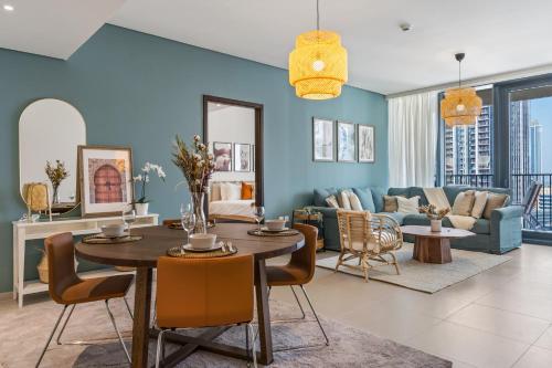 High End Chic Apartment Close to Burj Khalifa — 5-Star Luxury Hotel in Dubai, United Arab Emirates