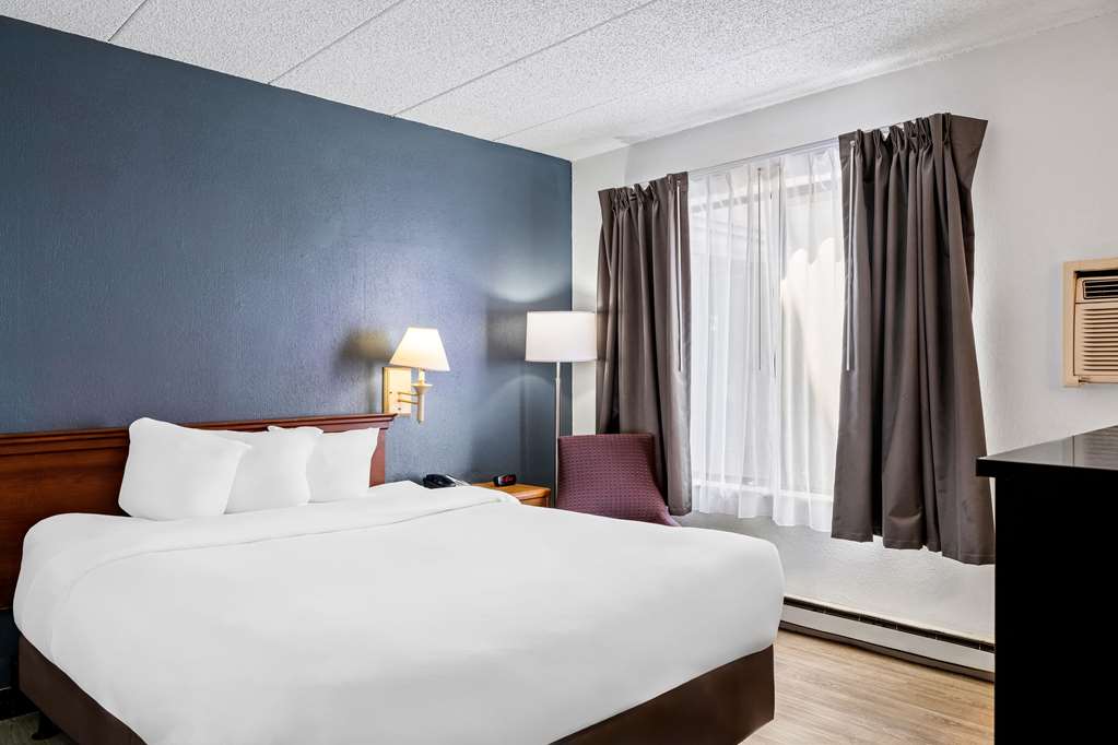 Econo Lodge Billings - photo 20