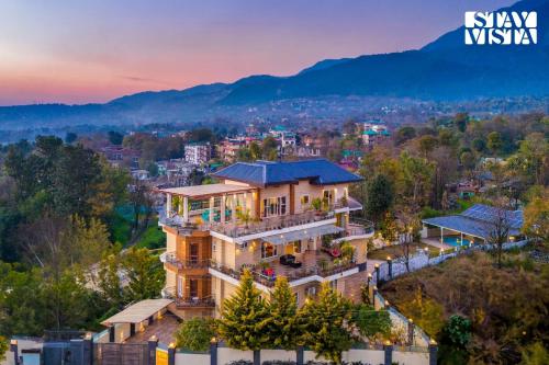 StayVista at Address By The Khul with Pool Home Theatre and Lawn having 2BR and 1BR in Dharamshala — 4-Star Luxury Hotel in Dharamsala, India