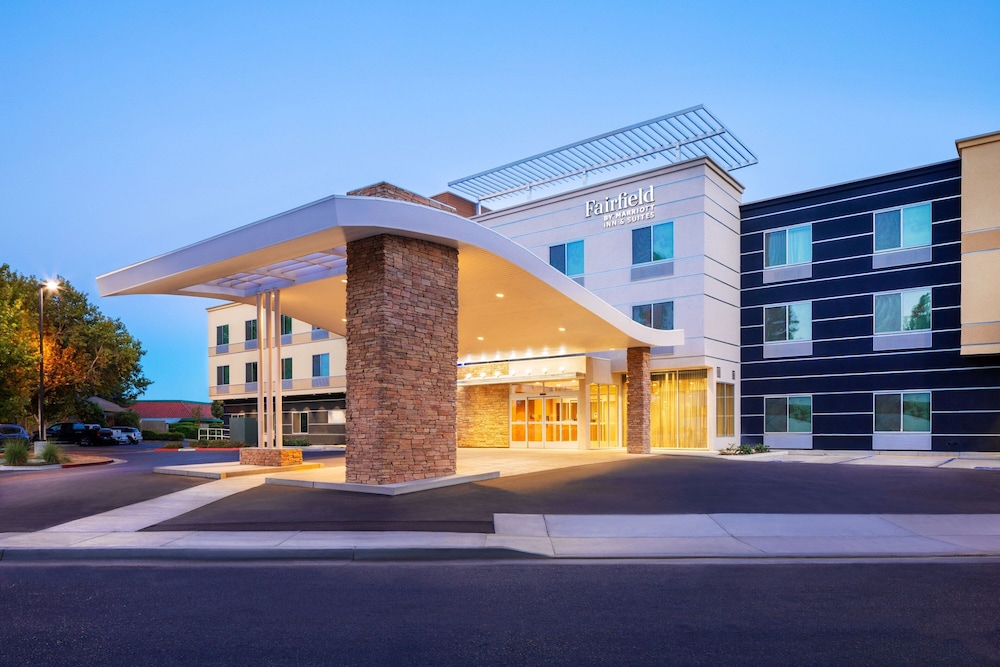 Fairfield Inn & Suites by Marriott Fresno North Shaw Avenue in Fresno, United States
