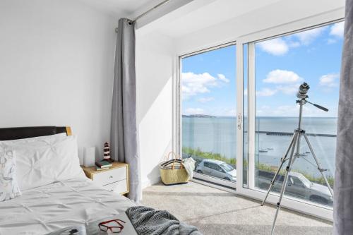 Lighthouse View Woodburner & Sea Views in Brixham, United Kingdom