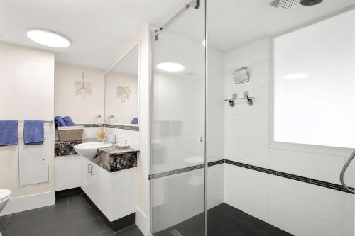 Unit 65 Grand Pacific Resort Bulcock St Caloundra — Caloundra — photo 2