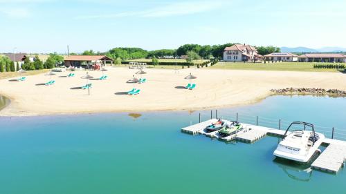 Pensiunea Brise — 4-Star Luxury Hotel in Mediesu Aurit, Romania