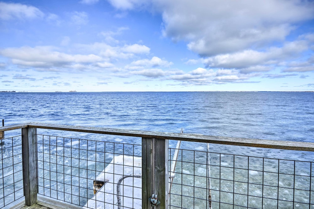 Henderson Harbor Cottage With Lake Access 18268683 — Sackets Harbor