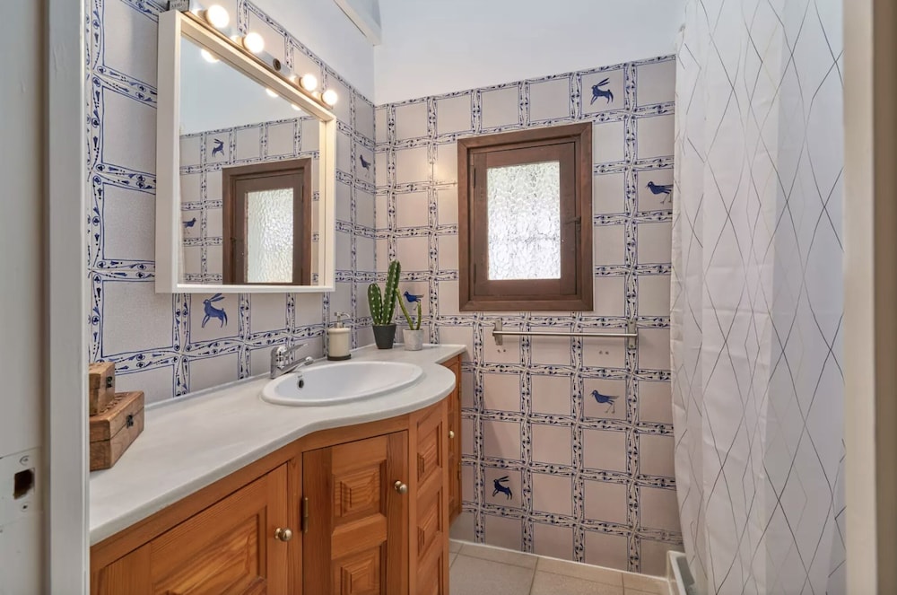 Private Bright Spacious House With Pool And Hot Tub 12967908 — Canillas De Albaida
