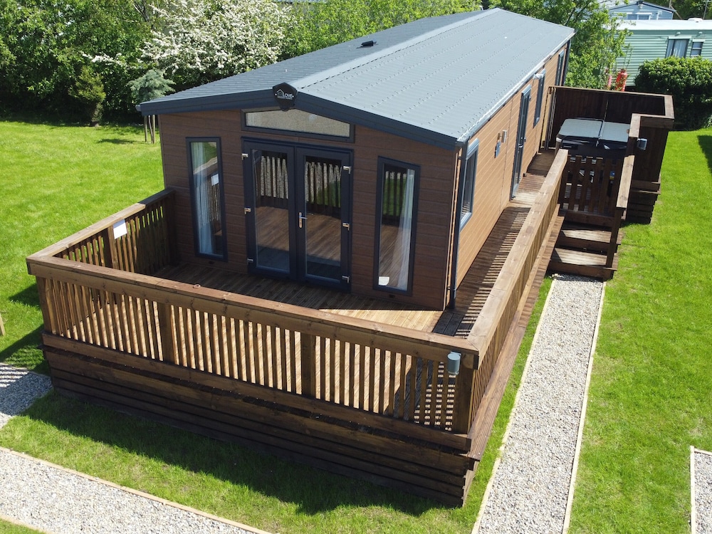 Mayflower Lodge — 4-Star Luxury Hotel in Saltburn-By-The-Sea, United Kingdom