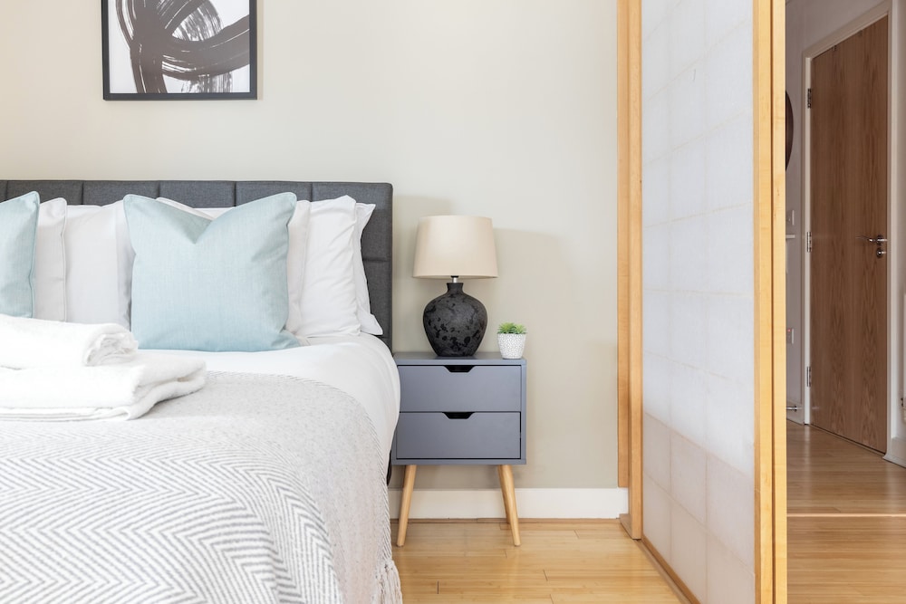 Spacious 2 Bed Apartment in Dalston — 4-Star Luxury Hotel in London, United Kingdom