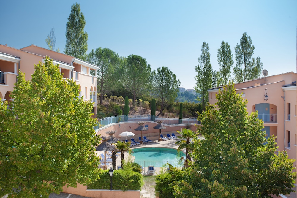 Résidence Odalys La Licorne de Haute Provence — 4-Star Luxury Hotel in Greoux-Les-Bains, France