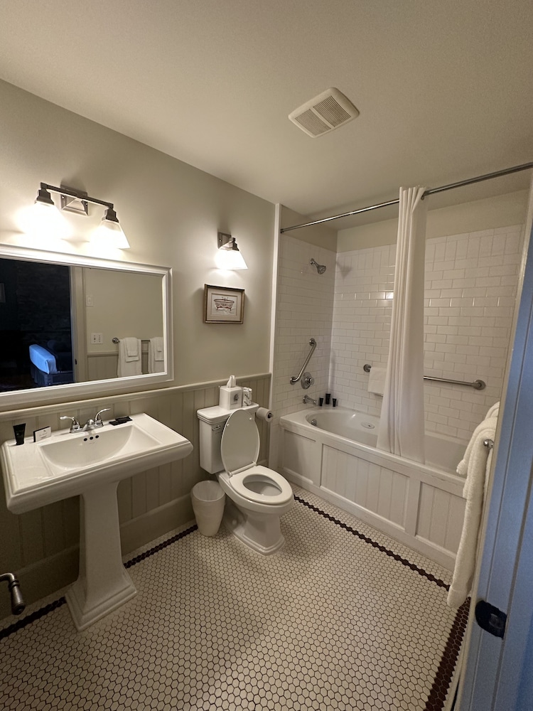 Buttermilk Falls Inn - photo 29