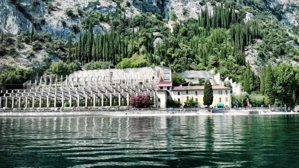 Hotel e Appartamenti al Prà de la Fam — hotel in Gardola