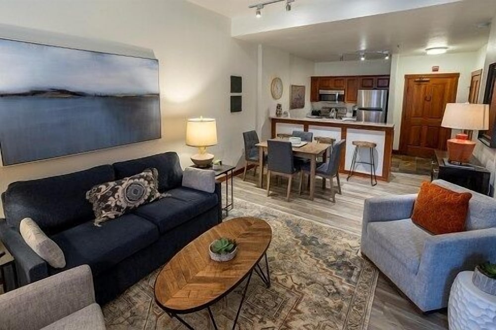 3106 One Bedroom Den Deluxe Powderhorn Lodge 1 Hotel Room by RedAwning - photo 5