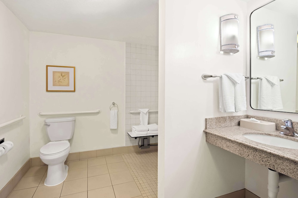 Best Western Ontario Mills Mall - photo 28