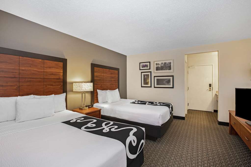 La Quinta Inn & Suites by Wyndham N Little Rock McCain Mall - photo 20