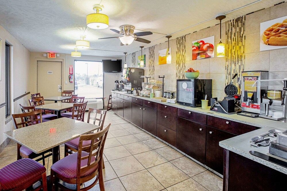 Quality Inn & Suites Live Oak I 10 Exit 283 - photo 32