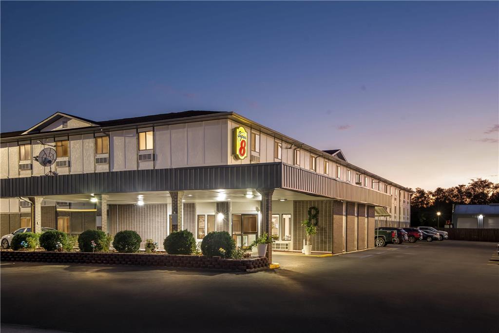 Super 8 by Wyndham Terre Haute - photo 6