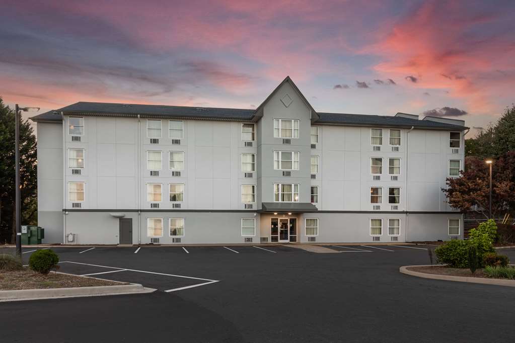 Rodeway Inn & Suites near Outlet Mall Asheville - photo 4
