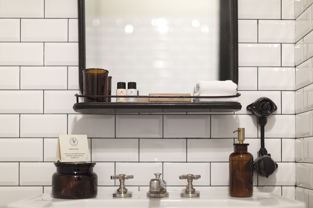Bathroom sink