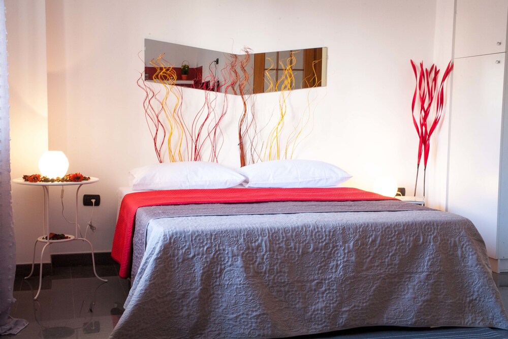 Malu Apartments — 4-Star Luxury Hotel in Naples, Italy