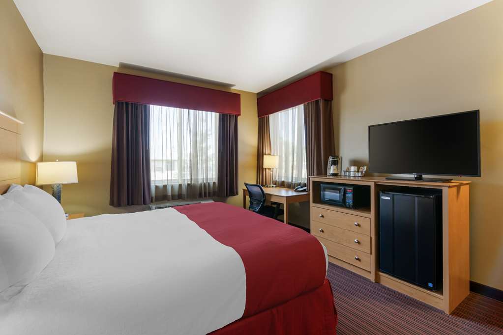 Best Western Golden Prairie Inn & Suites - photo 21