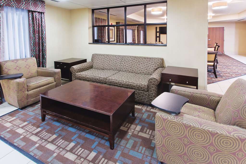 La Quinta Inn & Suites by Wyndham Columbus Grove City - photo 5