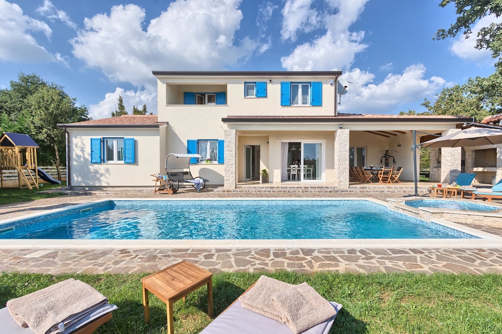Villa 1521 — 4-Star Luxury Hotel in Zminj, Croatia