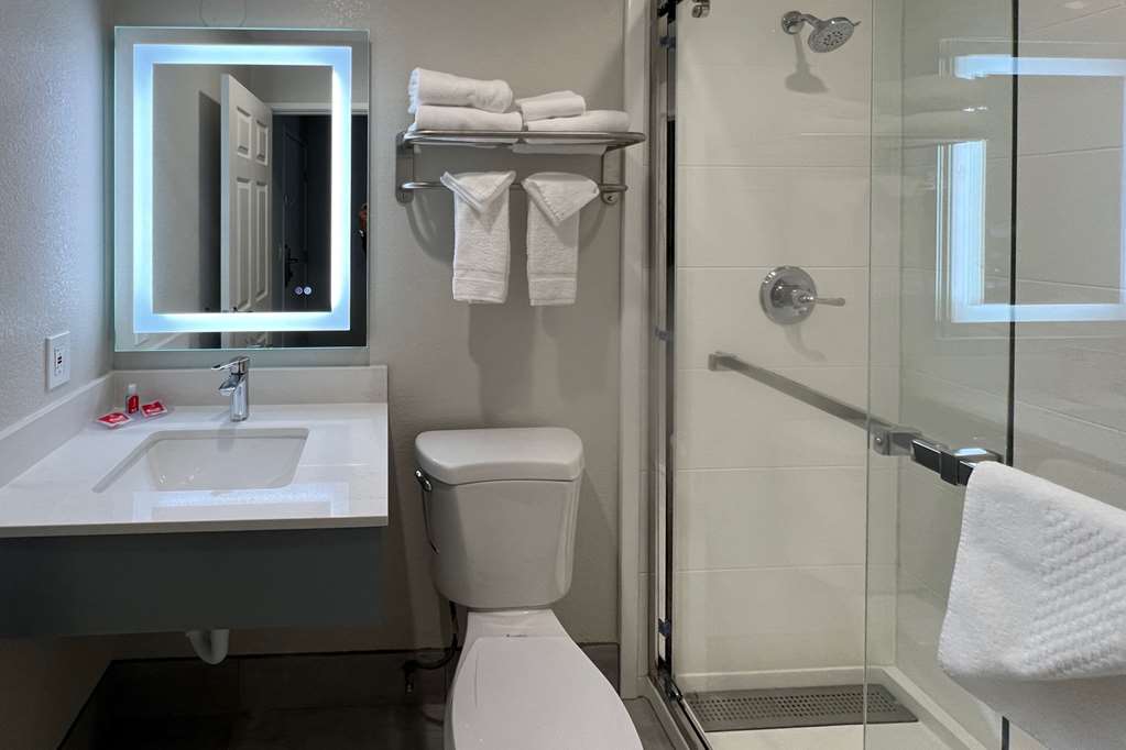 Quality Inn Tracy I 205 - photo 37