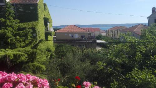 Kambi — 4-Star Luxury Hotel in Kastel Kambelovac, Croatia