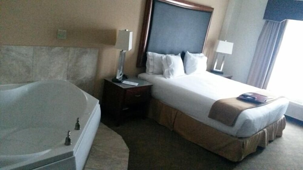 Holiday Inn Express & Suites Lufkin South by IHG - photo 11