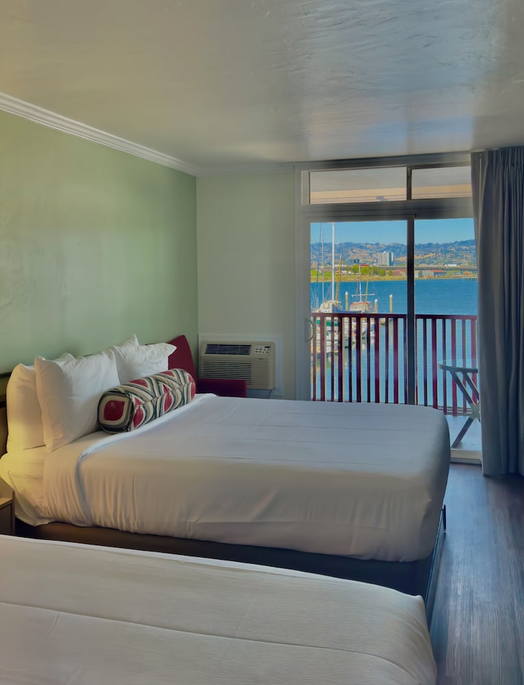 Marina Village Inn - photo 12