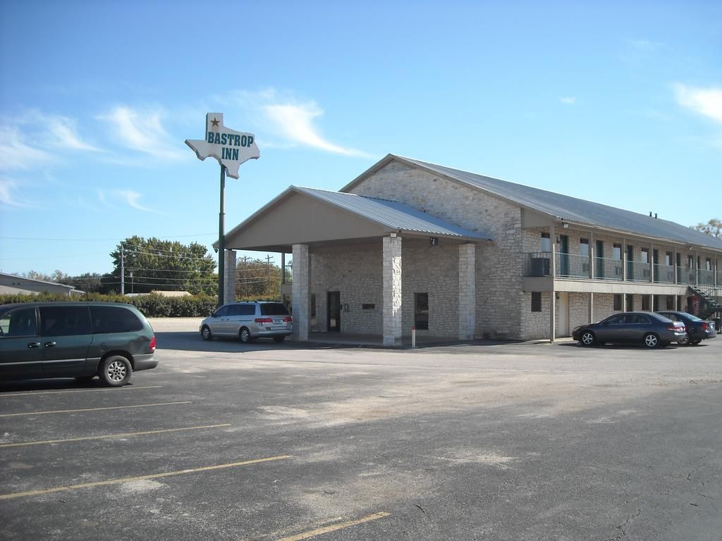 Bastrop Inn - photo 13