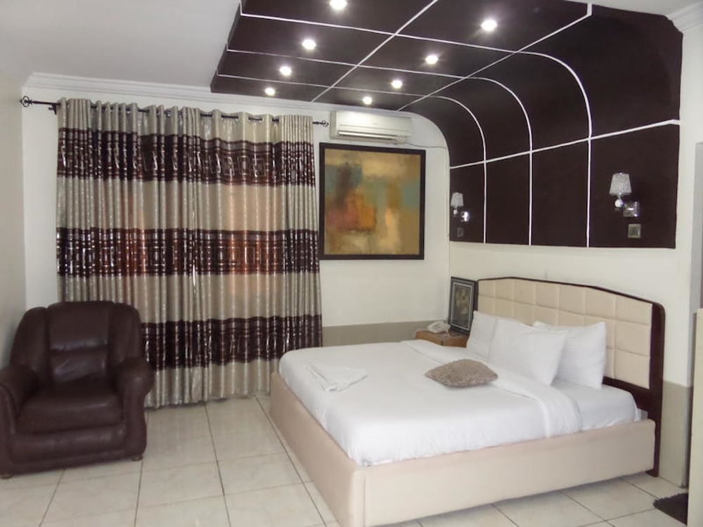 Prumssy Hotel - last minute hotel in Lagos