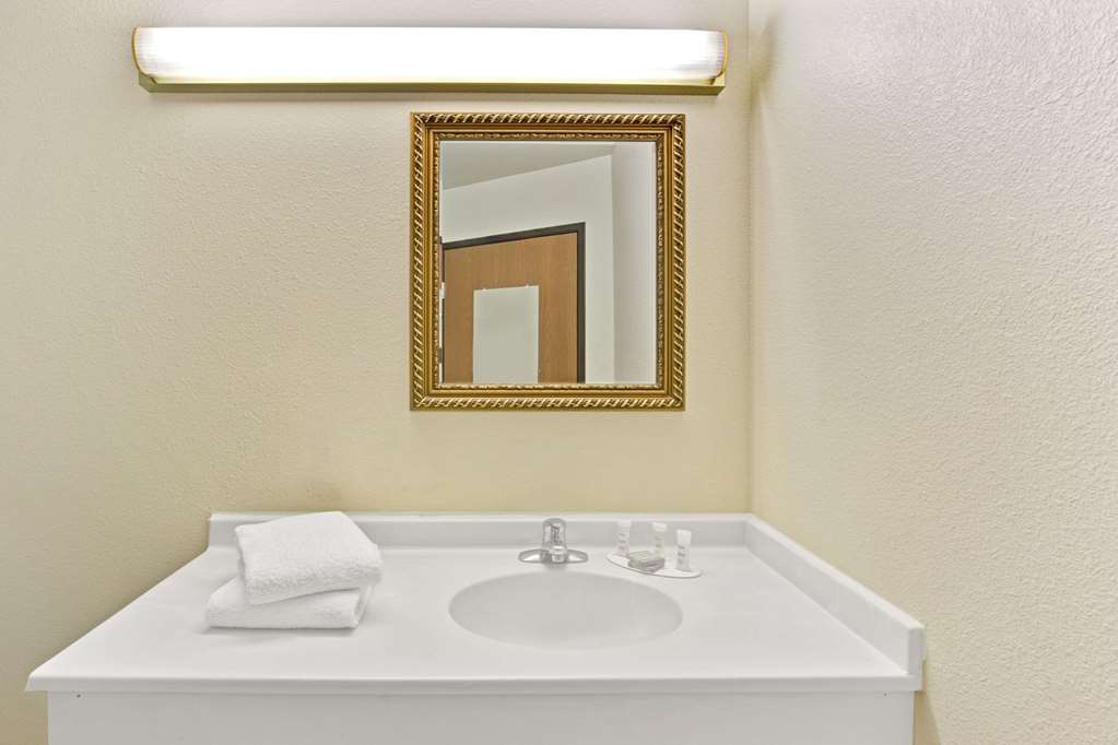 Super 8 by Wyndham Gurnee - photo 8