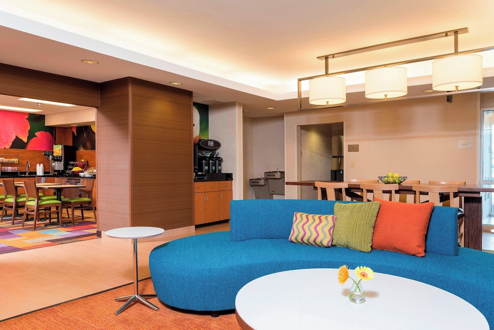 Fairfield Inn & Suites by Marriott Bloomington - photo 2