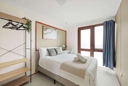 Quaint Double Room Private Spot at Milperra Shared Bathroom — hotel in East Hills
