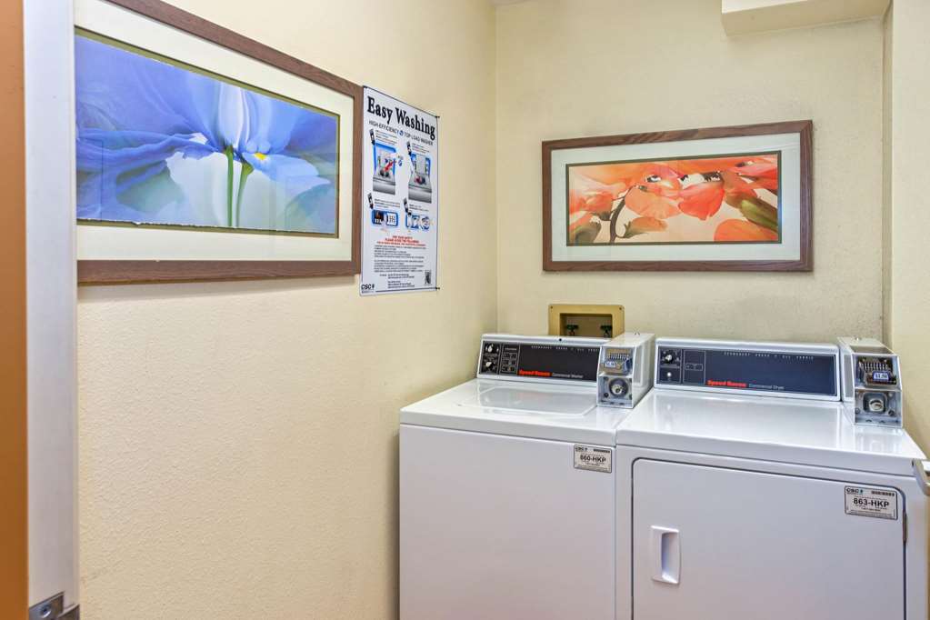 La Quinta Inn by Wyndham Milwaukee Airport Oak Creek - photo 38