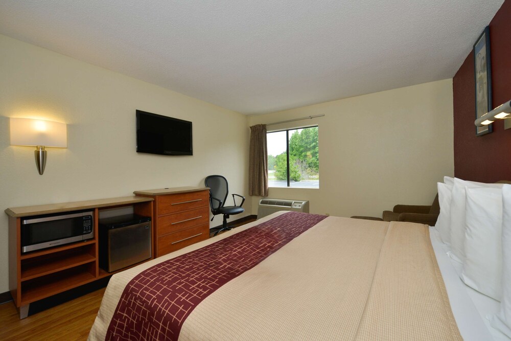 Red Roof Inn & Suites Savannah Gateway - photo 15