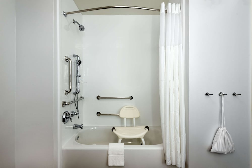 Hampton Inn Baltimore Bayview Campus - photo 19