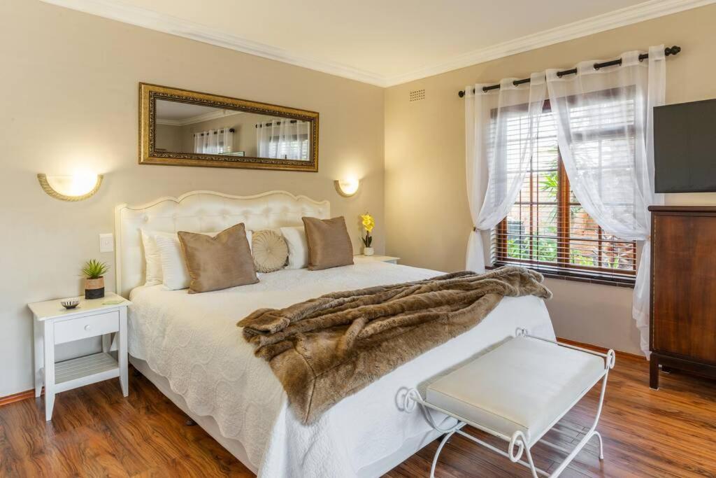 Meerendal Cottage Affordable Luxury Private Garden with Pool & Hot Tub