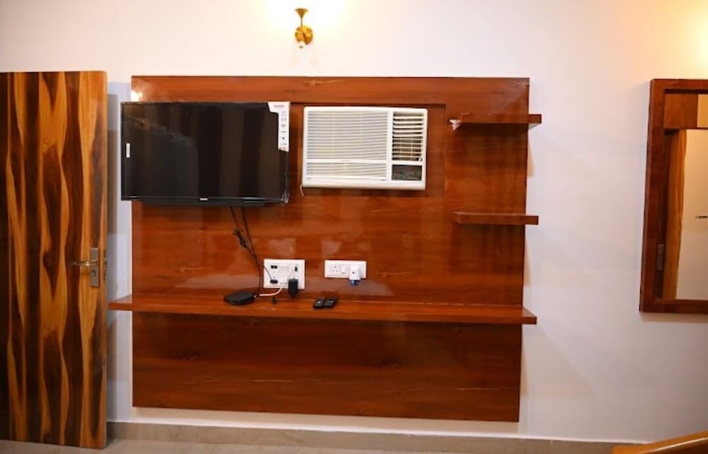 The Crown Hotel - last minute hotel in Sonipat