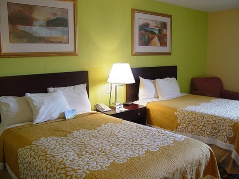 Days Hotel & Conference Center by Wyndham Danville - photo 18