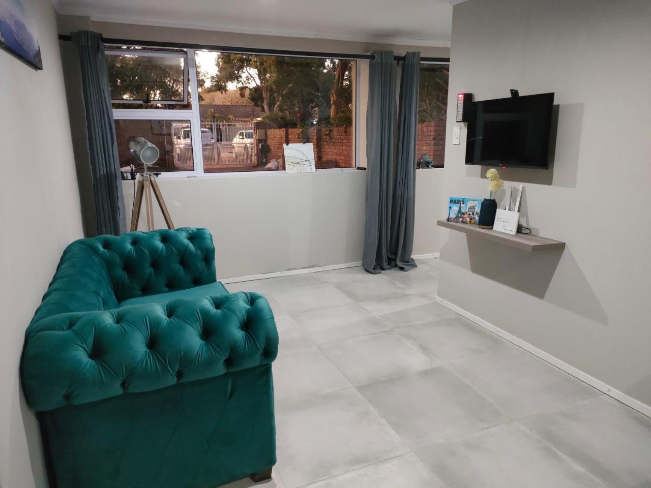 The Travellers Inn Short Road in Port Elizabeth, South Africa