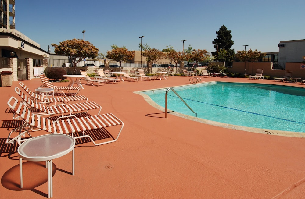 Oakland Airport Executive Hotel - photo 36